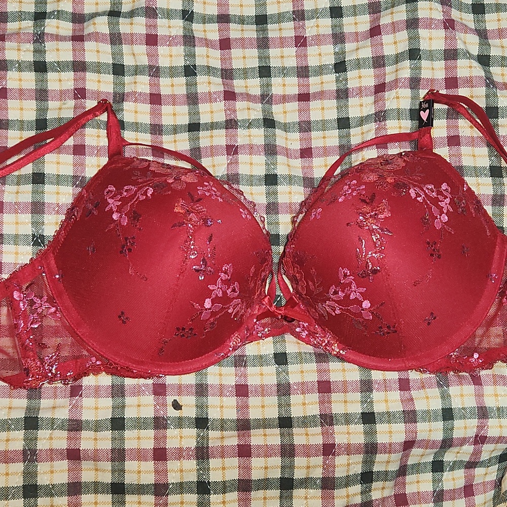 🍒NWT🍒 VS VERY SEXY FLORAL EMBROIDERY 36B strapped